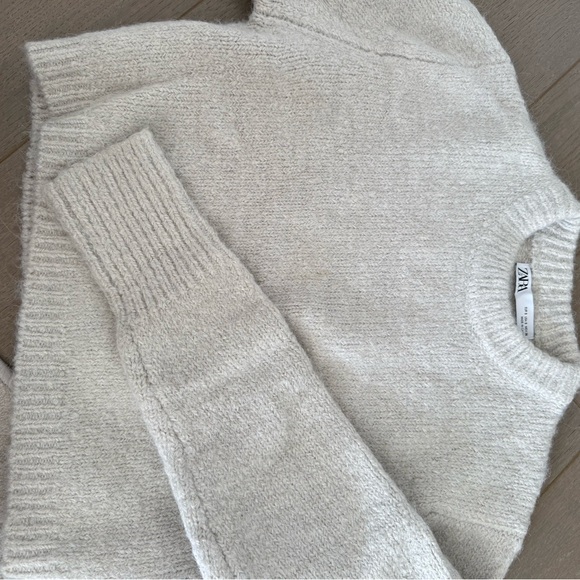 Zara Women's Soft Cream Crew Neck Sweater - Picture 1 of 1